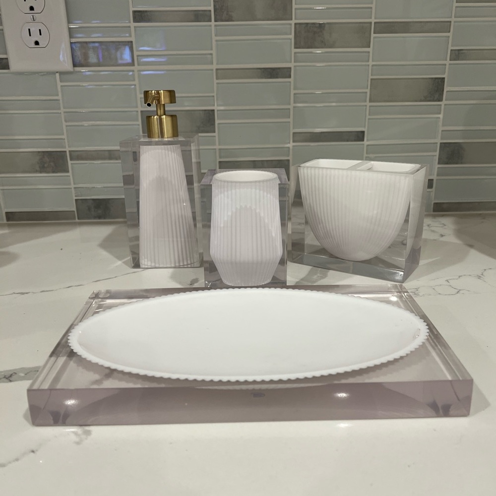 Kassatex Bathroom Accessories set of 4
